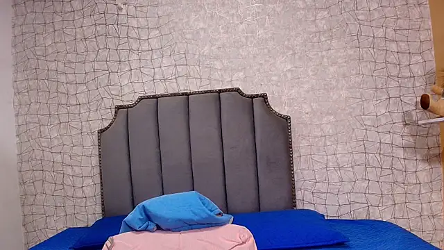 chloe leroy  online show from 09.13.25