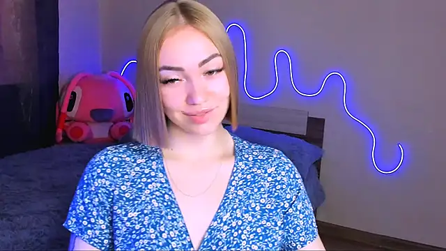 Snapshot of LaraKrein_lk chatting on 09.15.25 LaraKrein lk online show from 09.15.25