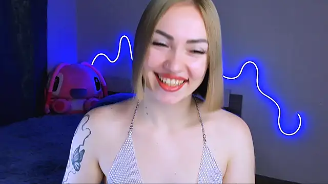 Snapshot of LaraKrein_lk chatting on 09.19.25 LaraKrein lk online show from 09.19.25