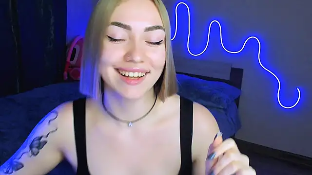 Snapshot of LaraKrein_lk chatting on 09.30.25 LaraKrein lk online show from 09.30.25