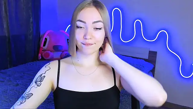 Snapshot of LaraKrein_lk chatting on 10.08.25 LaraKrein lk online show from 10.08.25