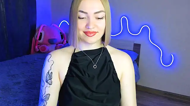 Snapshot of LaraKrein_lk chatting on 10.13.25 LaraKrein lk online show from 10.13.25