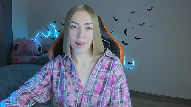 Snapshot of LaraKrein_lk chatting on 11.02.25 LaraKrein lk online show from 11.02.25