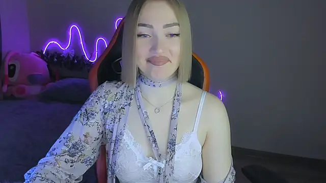 Snapshot of LaraKrein_lk chatting on 12.14.25 LaraKrein lk online show from 12.14.25