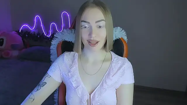 Snapshot of LaraKrein_lk chatting on 12.15.25 LaraKrein lk online show from 12.15.25