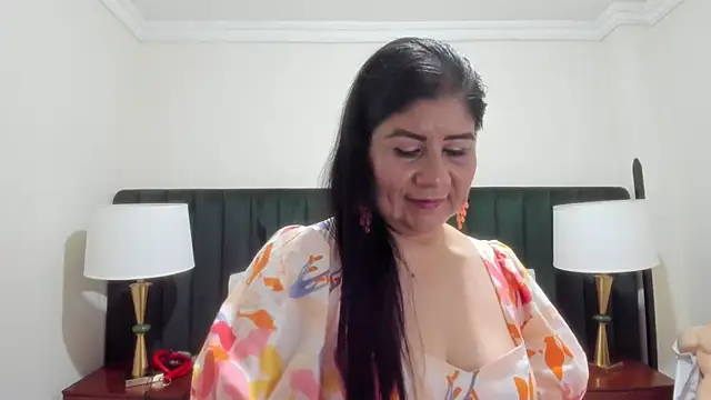 kiraGeiner online show from 10.16.25