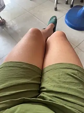 sharon-Hanna online show from 11.18.25