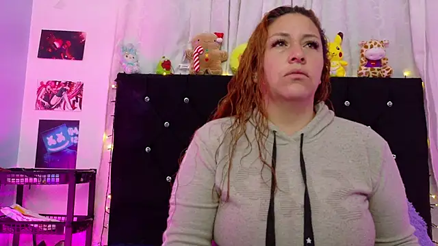 Snapshot of queen_marifer chatting on 12.21.25 queen marifer online show from 12.21.25