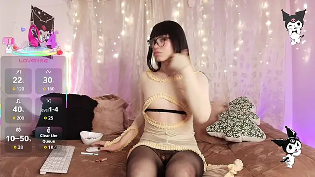 Snapshot of GothBella chatting on 12.05.25 GothBella online show from 12.05.25