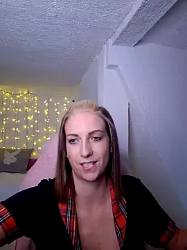 Snapshot of SexyJulia21 chatting on 01.27.25 SexyJulia21 online show from 01.27.25