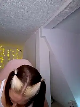 Snapshot of SexyJulia21 chatting on 02.12.25 SexyJulia21 online show from 02.12.25