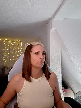 Snapshot of SexyJulia21 chatting on 03.17.25 SexyJulia21 online show from 03.17.25