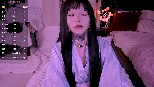 Snapshot of Lein_Bone chatting on 12.20.25 Lein Bone online show from 12.20.25