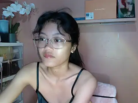 Snapshot of skinny_gracie chatting on 09.19.25 skinny gracie online show from 09.19.25