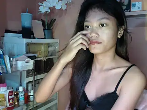 Snapshot of skinny_gracie chatting on 10.03.25 skinny gracie online show from 10.03.25