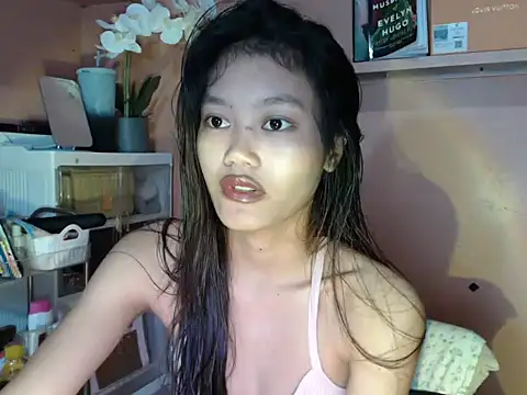 Snapshot of skinny_gracie chatting on 10.07.25 skinny gracie online show from 10.07.25