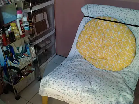 Snapshot of skinny_gracie chatting on 10.10.25 skinny gracie online show from 10.10.25