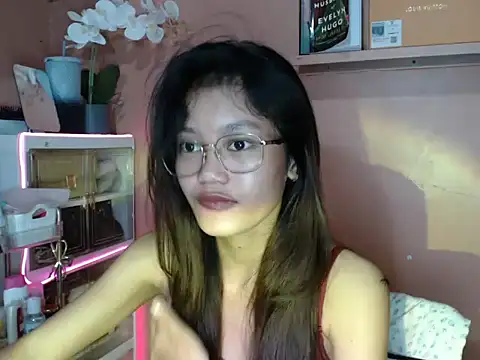 Snapshot of skinny_gracie chatting on 10.15.25 skinny gracie online show from 10.15.25