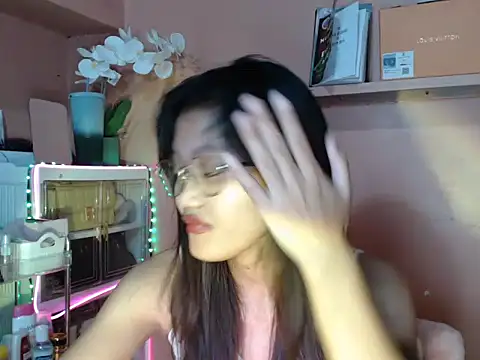 Snapshot of skinny_gracie chatting on 10.18.25 skinny gracie online show from 10.18.25