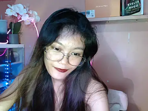 Snapshot of skinny_gracie chatting on 11.06.25 skinny gracie online show from 11.06.25