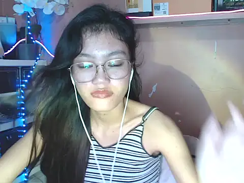 Snapshot of skinny_gracie chatting on 12.03.25 skinny gracie online show from 12.03.25