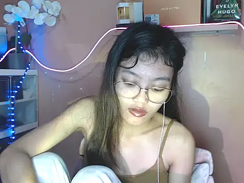 Snapshot of skinny_gracie chatting on 12.05.25 skinny gracie online show from 12.05.25