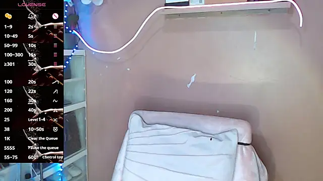 Snapshot of skinny_gracie chatting on 12.13.25 skinny gracie online show from 12.13.25