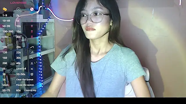 Snapshot of skinny_gracie chatting on 12.16.25 skinny gracie online show from 12.16.25