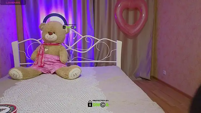 Snapshot of Berkova_L chatting on 10.27.25 Berkova L online show from 10.27.25