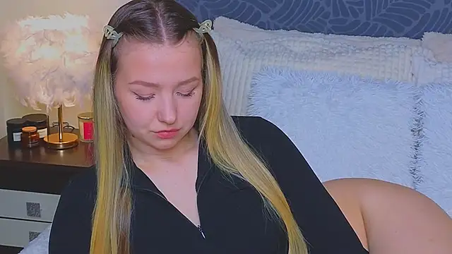 Snapshot of LeeAmy chatting on 11.14.25 LeeAmy online show from 11.14.25