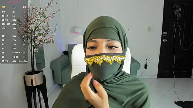 Snapshot of leila_whisper chatting on 09.10.25 leila whisper online show from 09.10.25