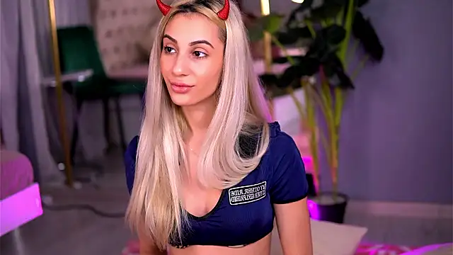 Snapshot of AwaLynch chatting on 02.02.26 AwaLynch online show from 02.02.26