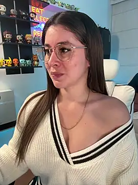 Snapshot of Sharon_07 chatting on 04.14.26 Sharon 07 online show from 04.14.26