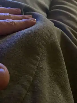 Snapshot of MuzzyFacing chatting on 11.30.25 MuzzyFacing online show from 11.30.25