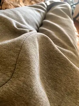 Snapshot of MuzzyFacing chatting on 04.08.26 MuzzyFacing online show from 04.08.26