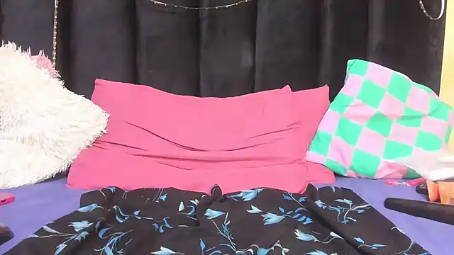 AmazingDarkDoll online show from 04.15.26