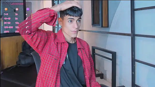 Snapshot of Dani_mc1 chatting on 10.06.25 Dani mc1 online show from 10.06.25