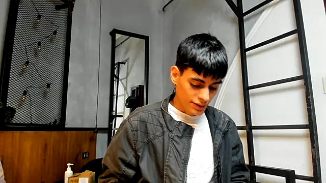 Snapshot of Dani_mc1 chatting on 10.21.25 Dani mc1 online show from 10.21.25