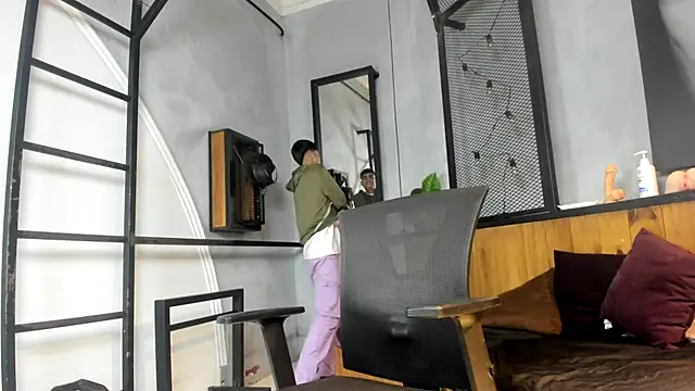 Snapshot of Dani_mc1 chatting on 10.24.25 Dani mc1 online show from 10.24.25