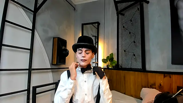 Snapshot of Dani_mc1 chatting on 10.31.25 Dani mc1 online show from 10.31.25