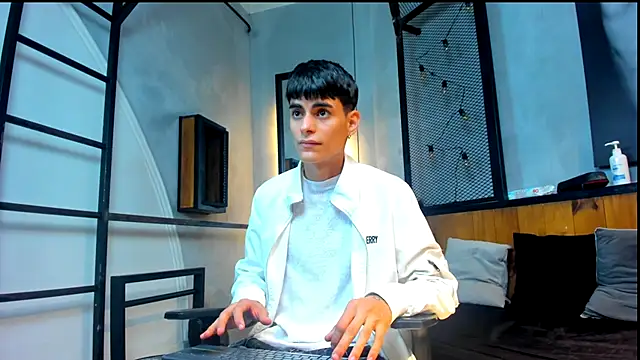 Snapshot of Dani_mc1 chatting on 11.20.25 Dani mc1 online show from 11.20.25