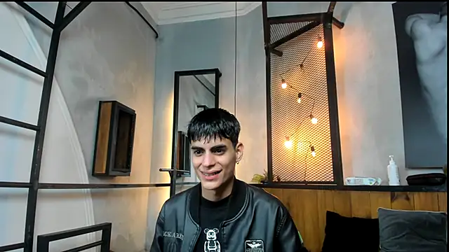 Snapshot of Dani_mc1 chatting on 11.21.25 Dani mc1 online show from 11.21.25