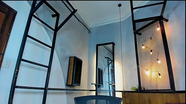 Snapshot of Dani_mc1 chatting on 11.24.25 Dani mc1 online show from 11.24.25