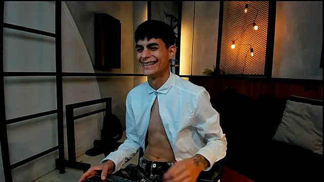 Snapshot of Dani_mc1 chatting on 11.25.25 Dani mc1 online show from 11.25.25