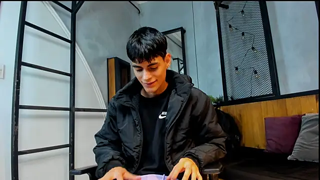 Snapshot of Dani_mc1 chatting on 11.28.25 Dani mc1 online show from 11.28.25