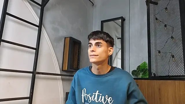 Snapshot of Dani_mc1 chatting on 12.14.25 Dani mc1 online show from 12.14.25