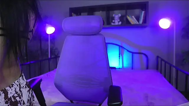 Snapshot of Emma_and_Issac chatting on 09.24.25 Emma and Issac online show from 09.24.25