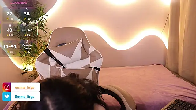 Snapshot of Emma_and_Issac chatting on 10.15.25 Emma and Issac online show from 10.15.25