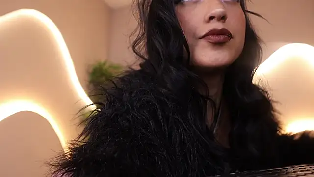 Snapshot of Emma_and_Issac chatting on 10.16.25 Emma and Issac online show from 10.16.25