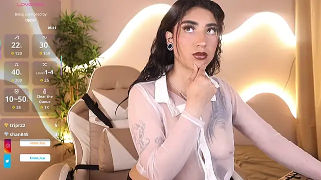 Snapshot of Emma_and_Issac chatting on 10.17.25 Emma and Issac online show from 10.17.25